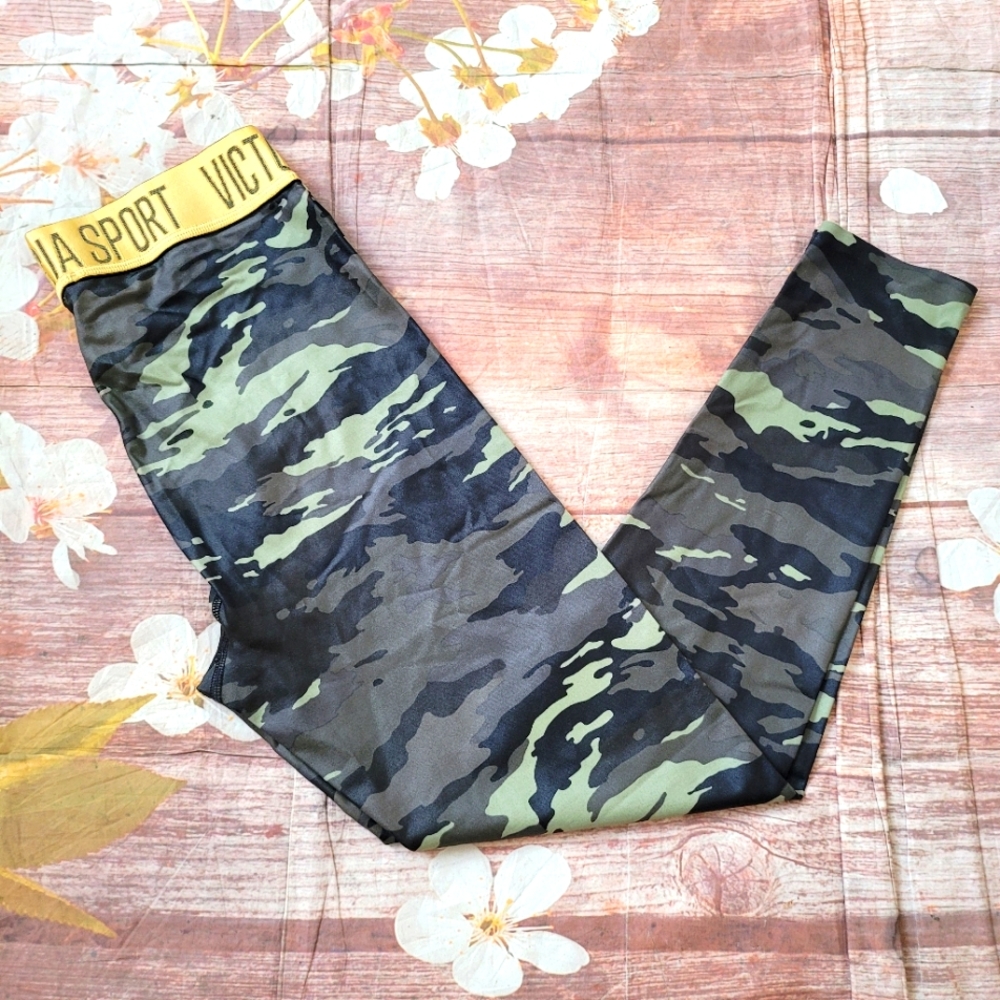 NWOT Victoria's secret camouflage leggings
